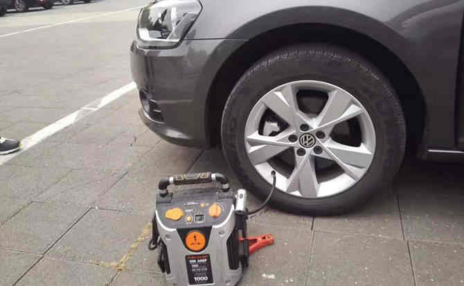 武冈汽车搭电案例